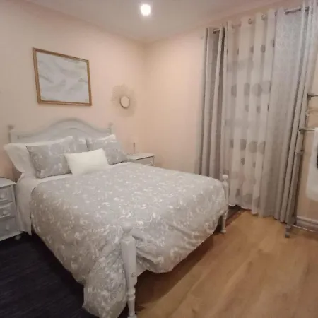 Feather House Nyaraló