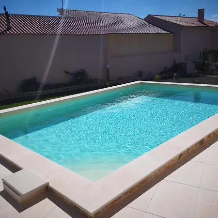 Nyaraló Feather House