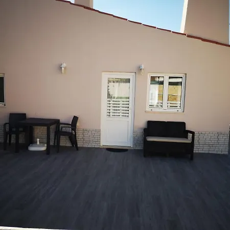 Semesterbostad Feather House *